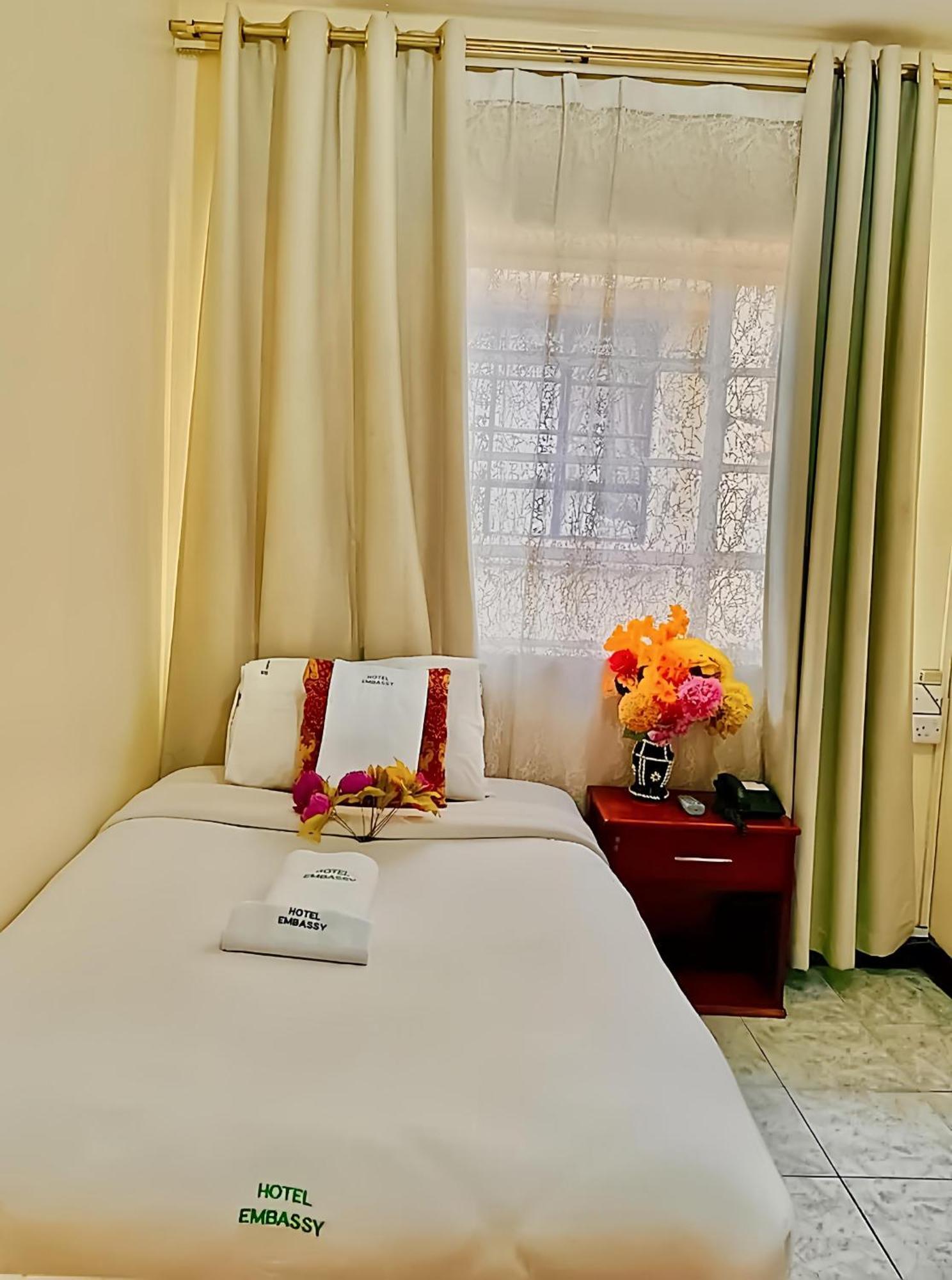Hotel Embassy Найроби Экстерьер фото